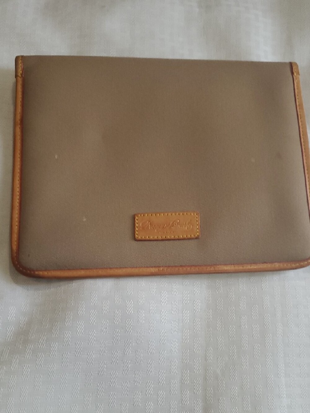 Dooney & Bourke Tan Canvas Ipod Folio with Light Brown Leather Trim - Picture 10 of 10